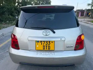 Toyota IST 2003 Silver