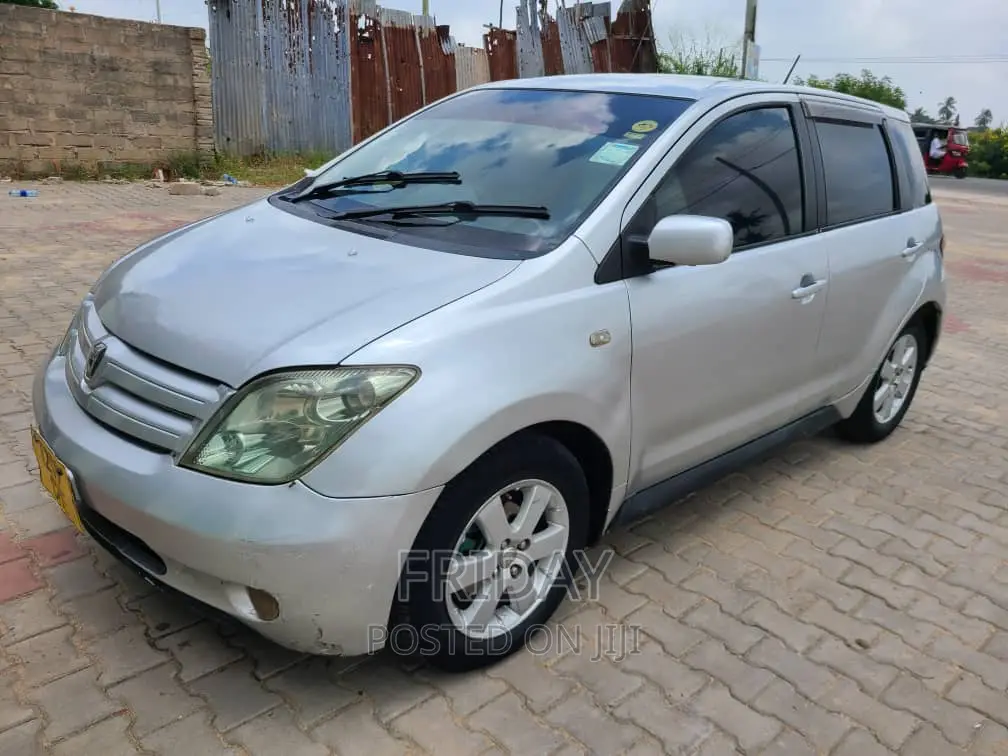 Toyota IST 2003 Silver