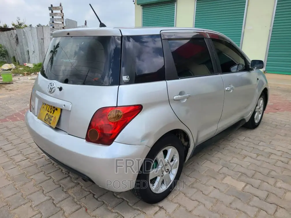 Toyota IST 2003 Silver