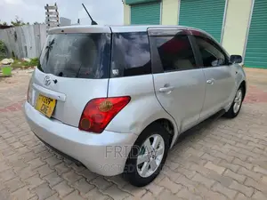 Toyota IST 2003 Silver