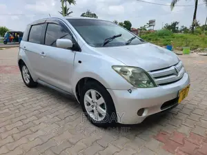 Toyota IST 2003 Silver