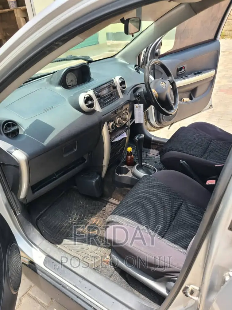 Toyota IST 2003 Silver