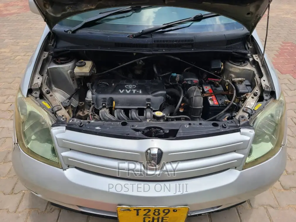 Toyota IST 2003 Silver