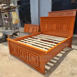 Vitanda Vya Mbao Ngumu Sana Vinapatikana