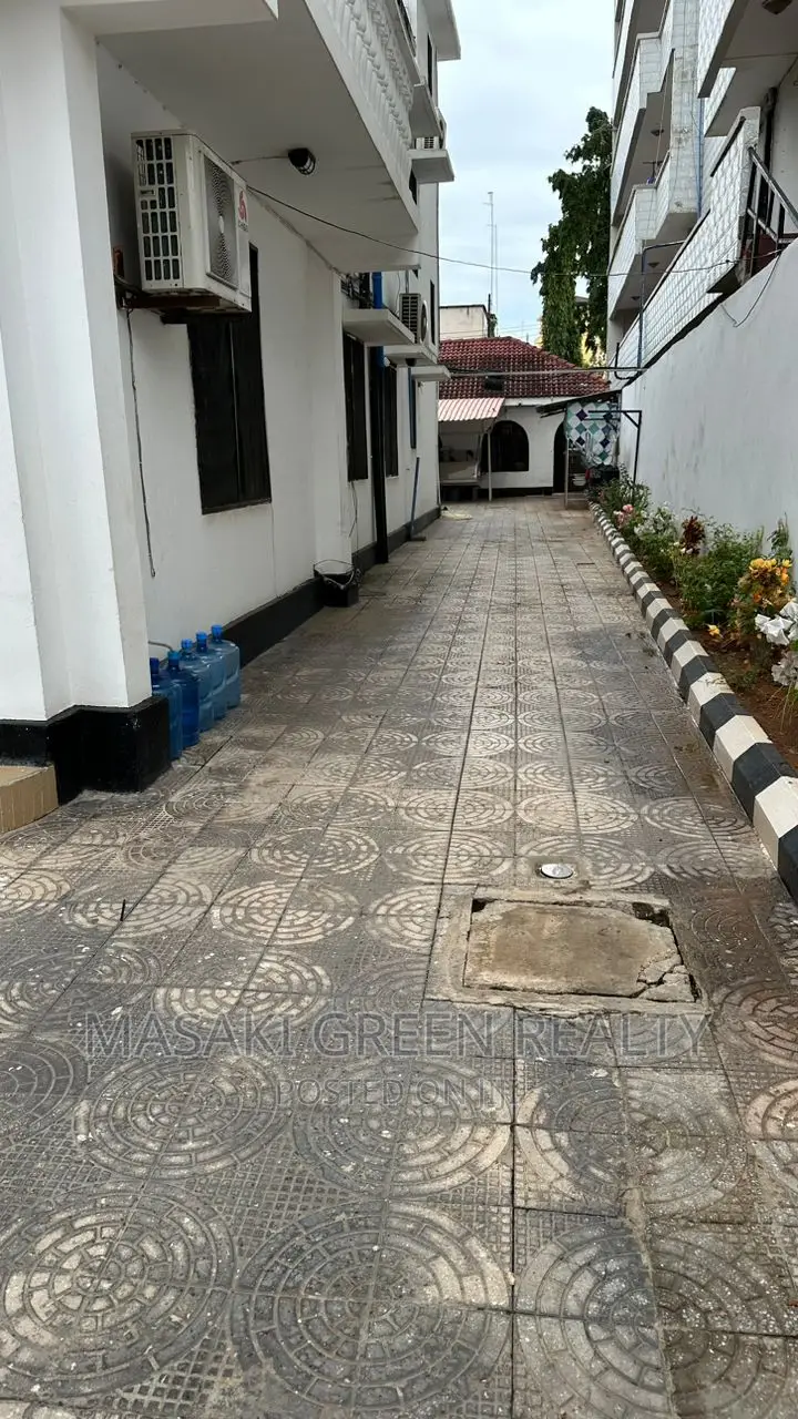 7bdrm Maisonette in Upanga Street, Kinondoni for sale