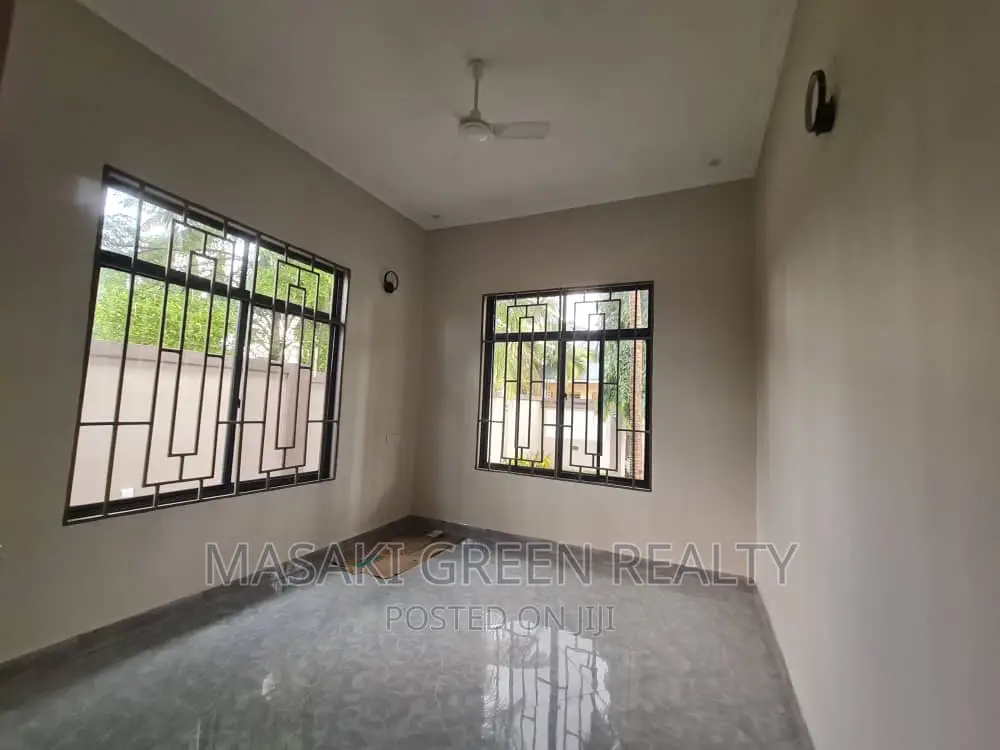 7bdrm Maisonette in Upanga Street, Kinondoni for sale