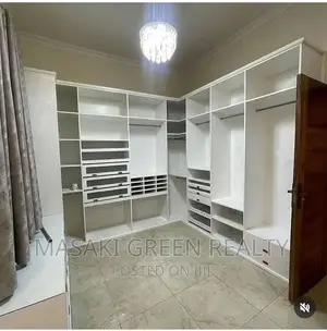 7bdrm Maisonette in Upanga Street, Kinondoni for sale