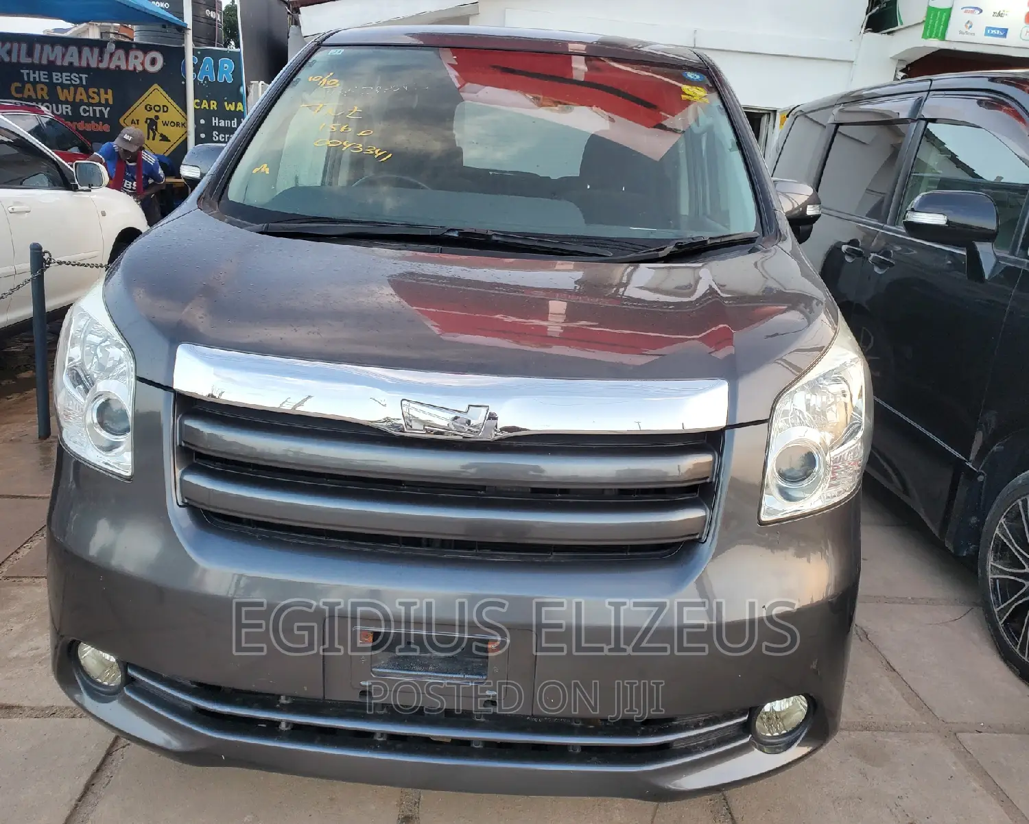 Toyota Noah 2005 Gray