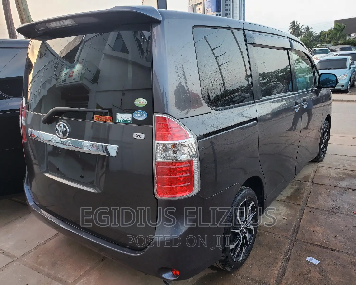 Toyota Noah 2005 Gray