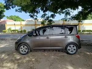 Toyota Ractis 2009 Beige