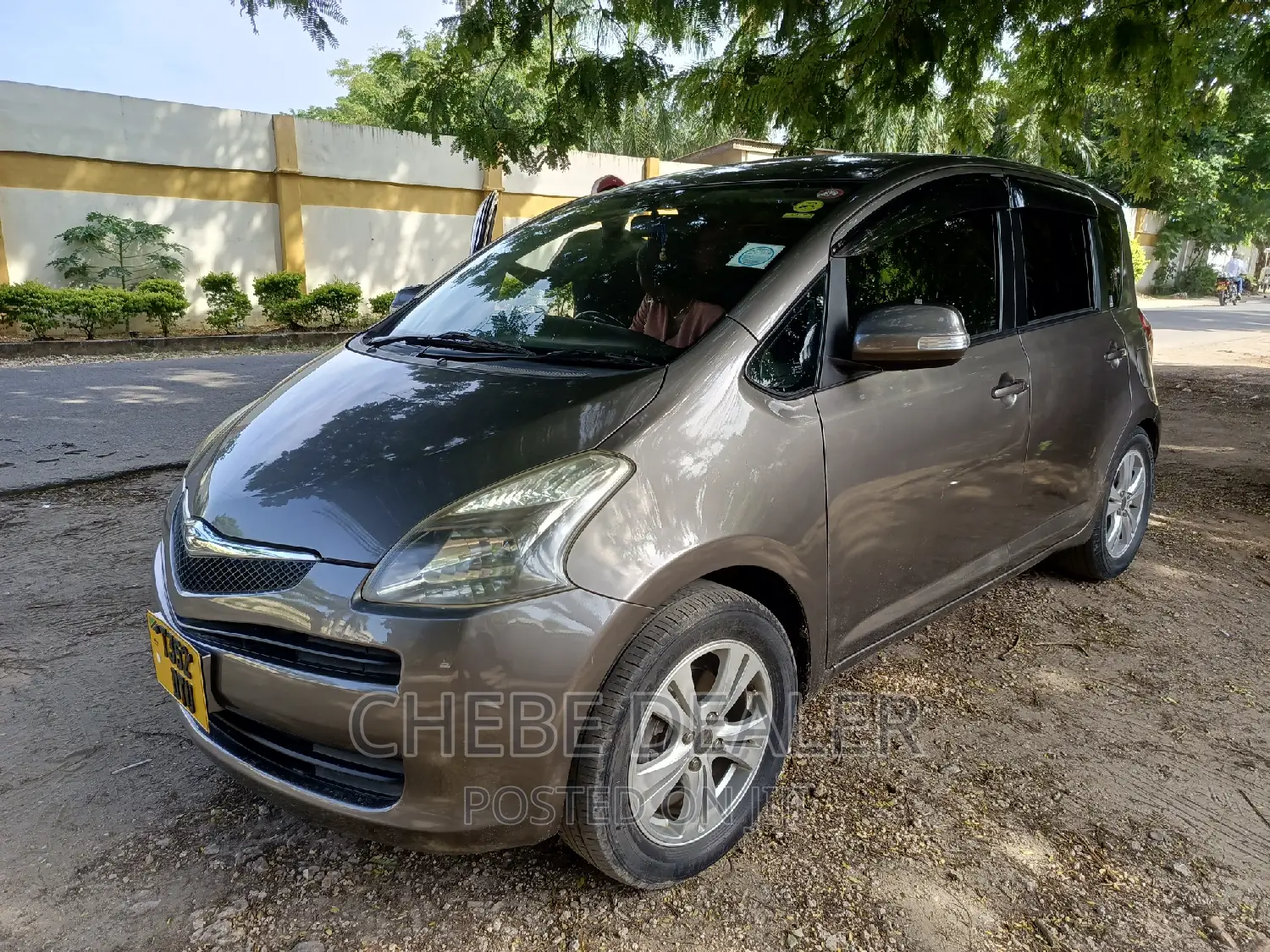 Toyota Ractis 2009 Beige