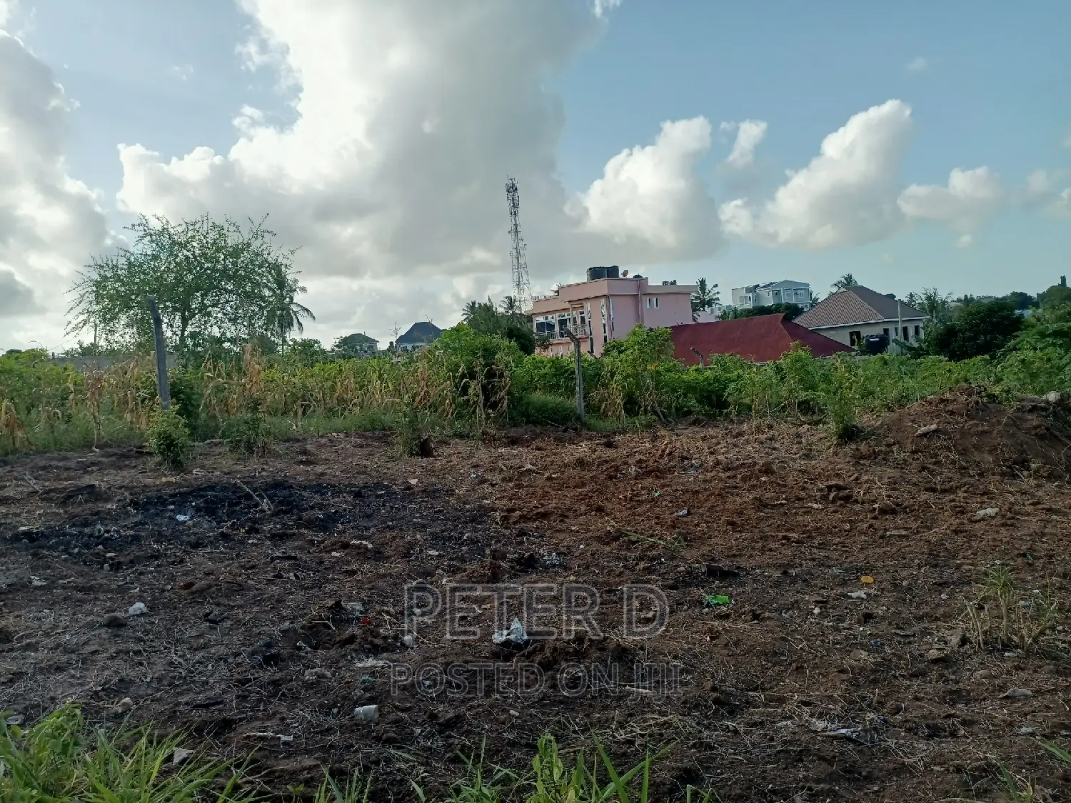 Kiwanja Karibu Na Barabara Kuu
