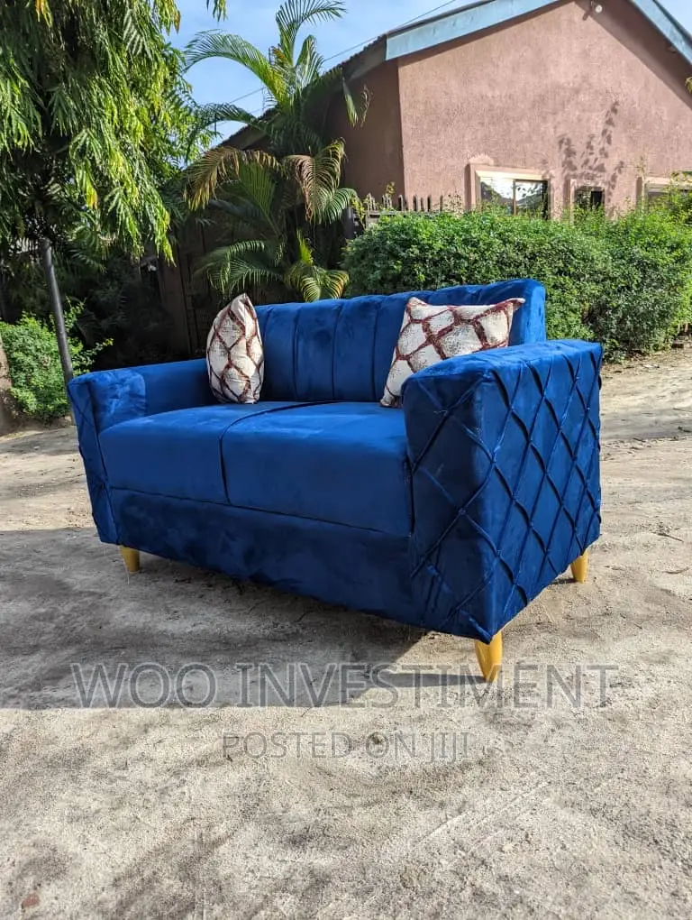 Sofa Watu Wawili Mapya Sana 190,000.