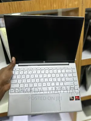 New Laptop HP Pavilion 13 16GB AMD Ryzen 7 SSD 512GB