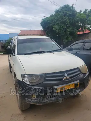 Mitsubishi L200 2004 White