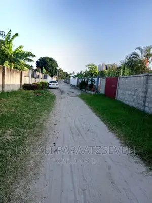 Eneo Lenye Ukubwa Wa SQMT 915 Linauzwa Lipo Tegeta Nyuki