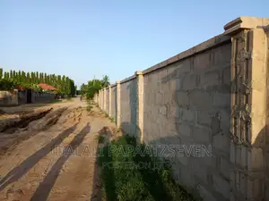 Eneo Lenye Ukubwa Wa SQMT 915 Linauzwa Lipo Tegeta Nyuki