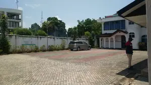 12bdrm House in Mikocheni for rent