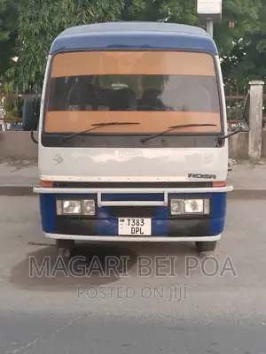 Mitsubishi Fuso Rosa 2000 White