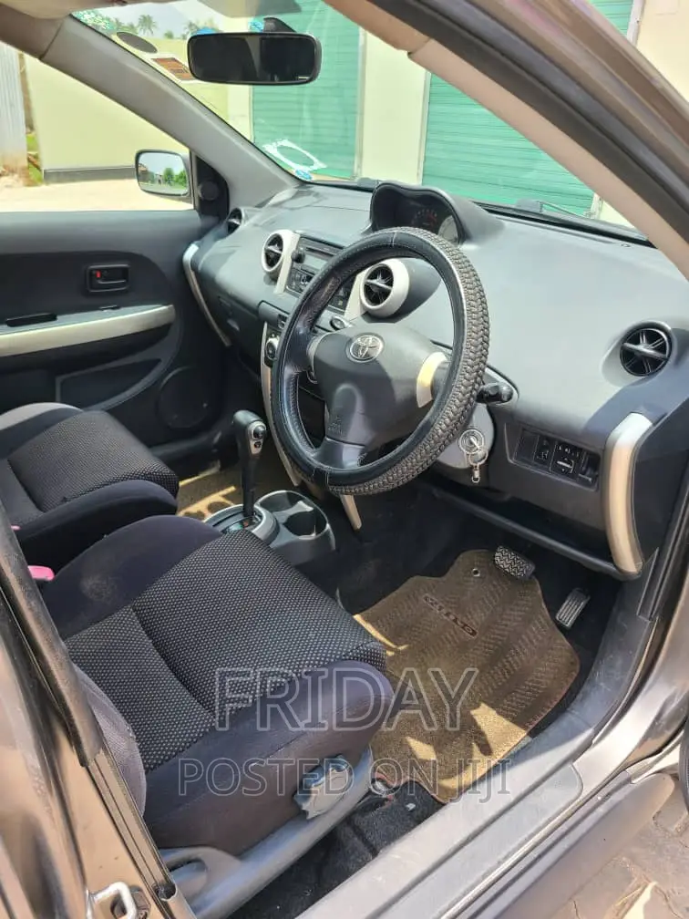 Toyota IST 2003 Gray
