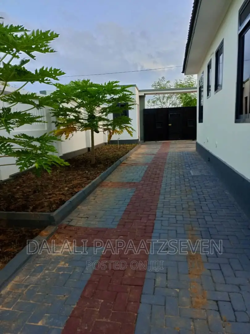3bdrm House in Dalalipapaatzseven, Bunju for rent