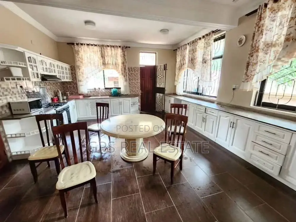 7bdrm House in Kibada, Kigamboni for sale