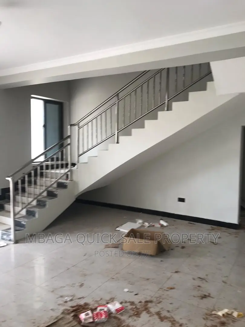 8bdrm House in Mikocheni for rent