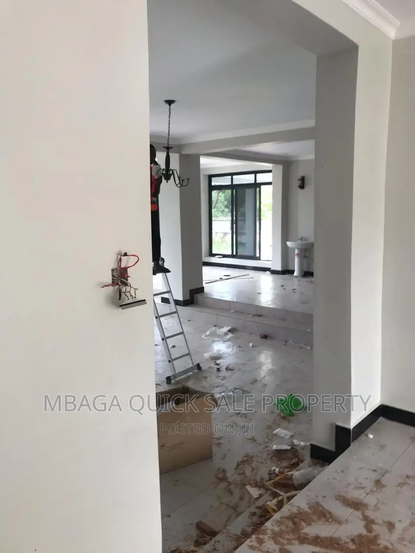 8bdrm House in Mikocheni for rent