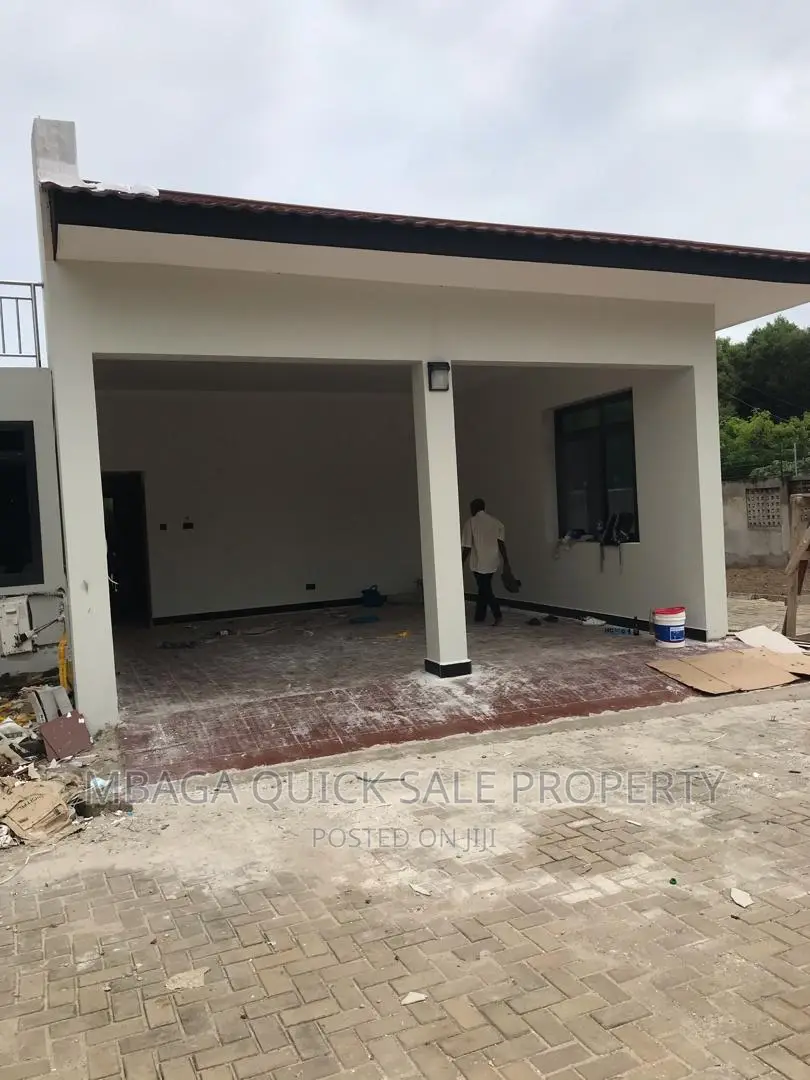 8bdrm House in Mikocheni for rent