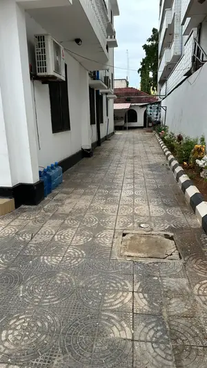 5bdrm Apartment in Upanga for sale