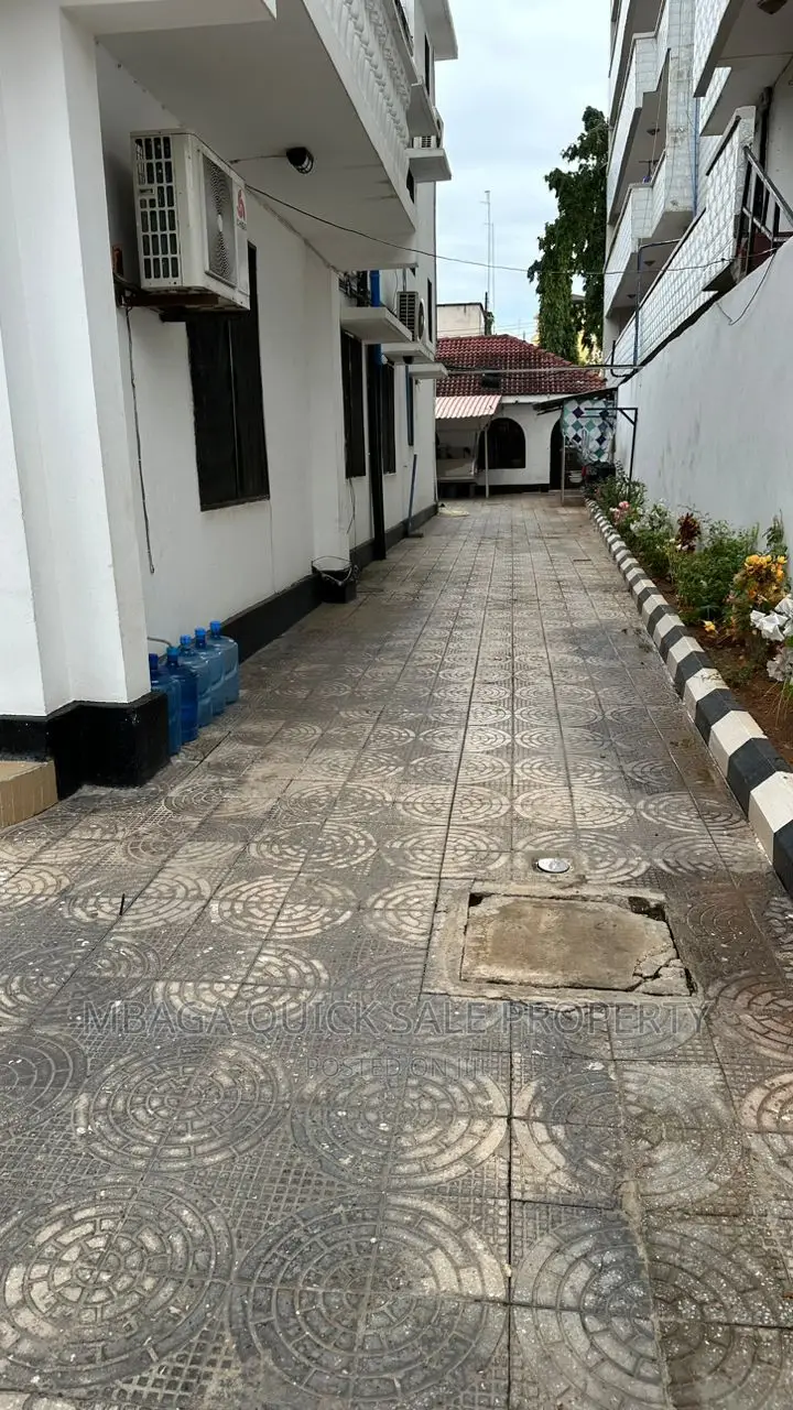 5bdrm Apartment in Upanga for sale