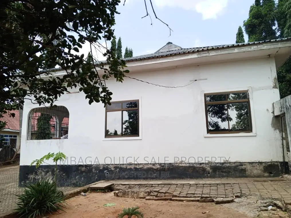 7bdrm Chalet in Mpiji Mapoe, Mbezi for sale