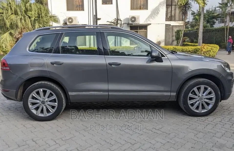 Volkswagen Touareg TDI Executive 2013 Gray