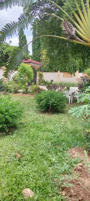 5bdrm House in Ada Estate for rent