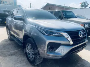 Toyota Fortuner 2021 Silver