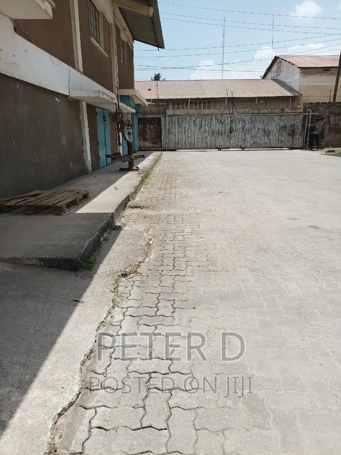 Store Kubwa Ya Kuhifadhia Mizigo
