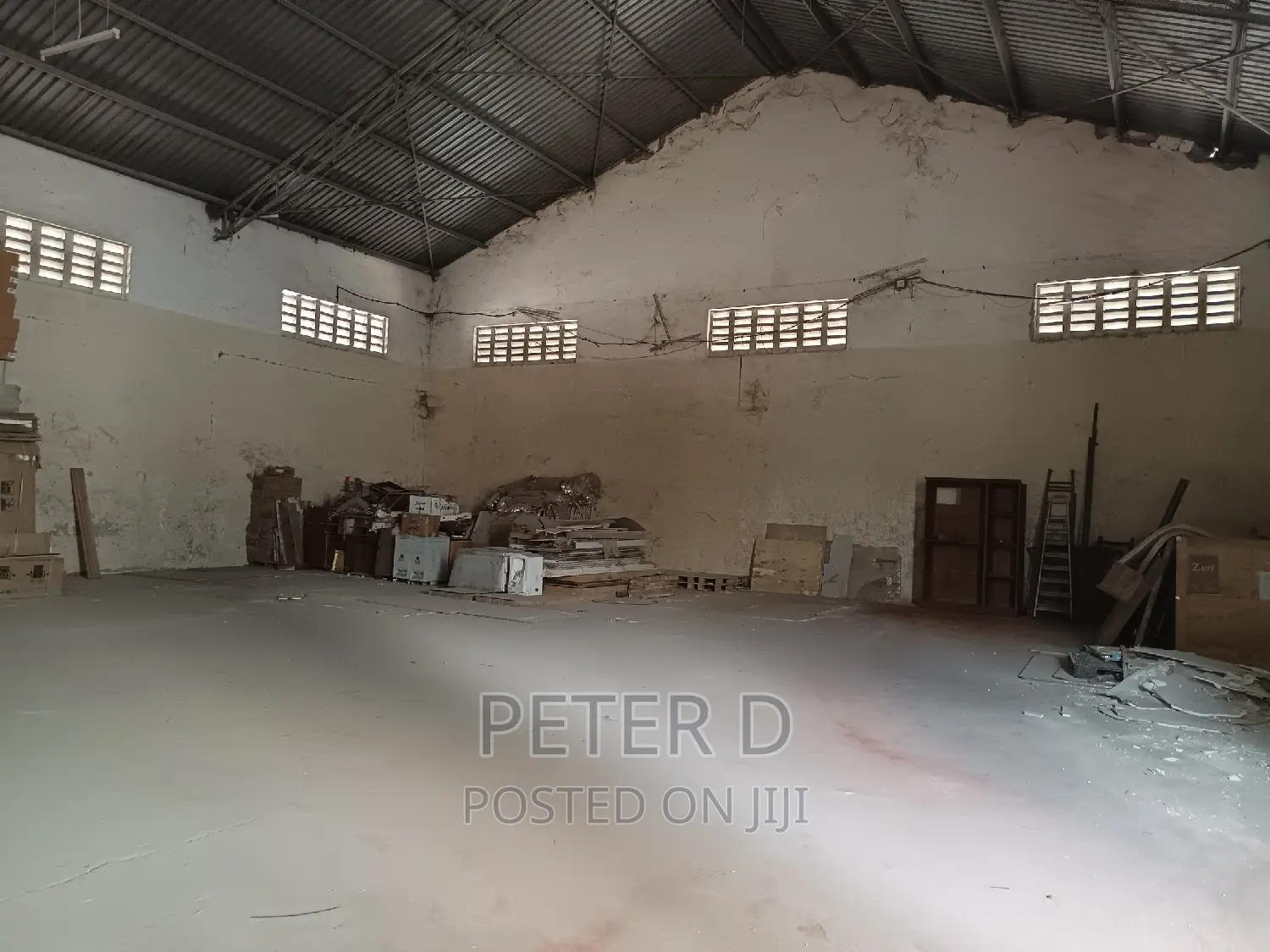 Godown Lenye Parking Kubwa