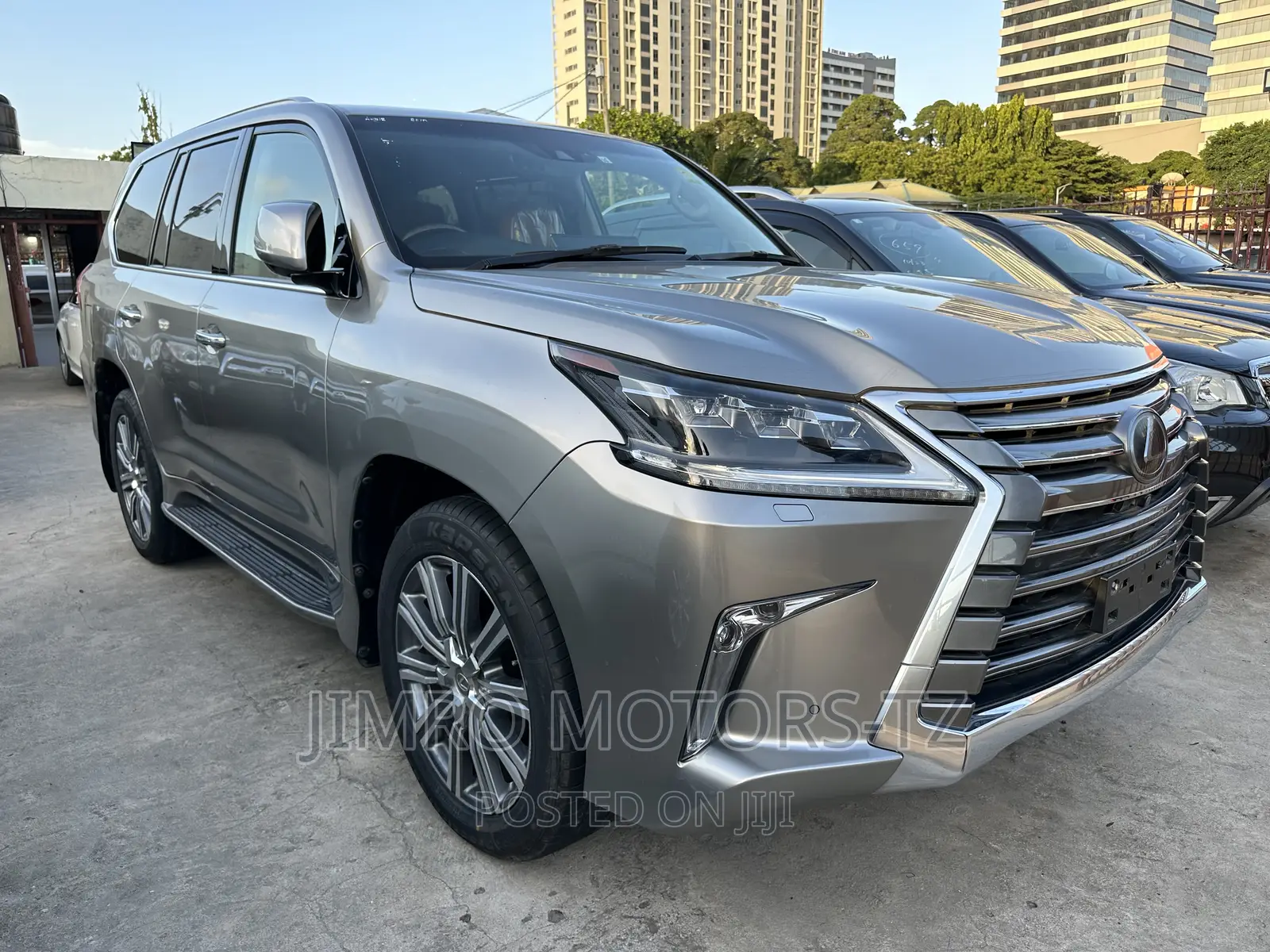 Lexus LX 2017 Silver