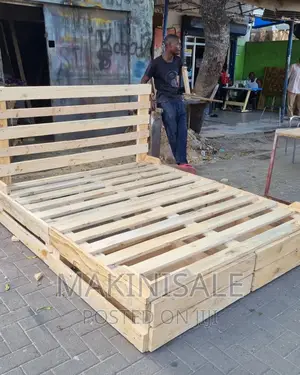 Pallet Bed Nzuri Sana
