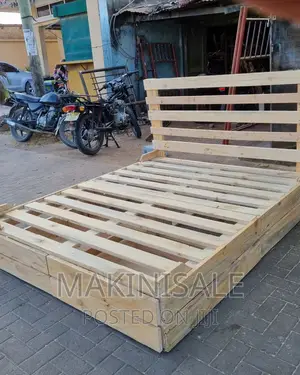 Pallet Bed Nzuri Sana