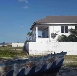 5bdrm House in Bahari Beach, Kunduchi for sale