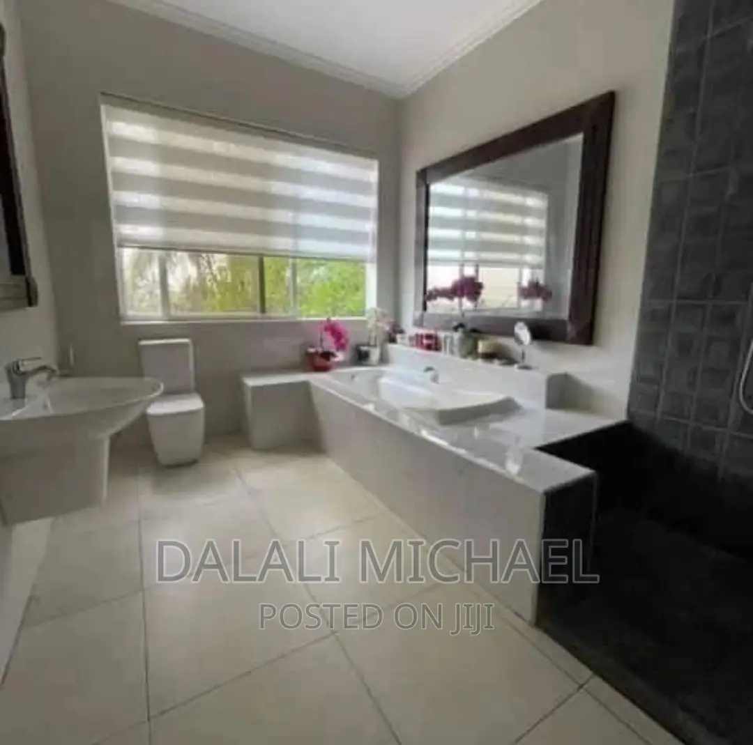 5bdrm House in Bahari Beach, Kunduchi for sale