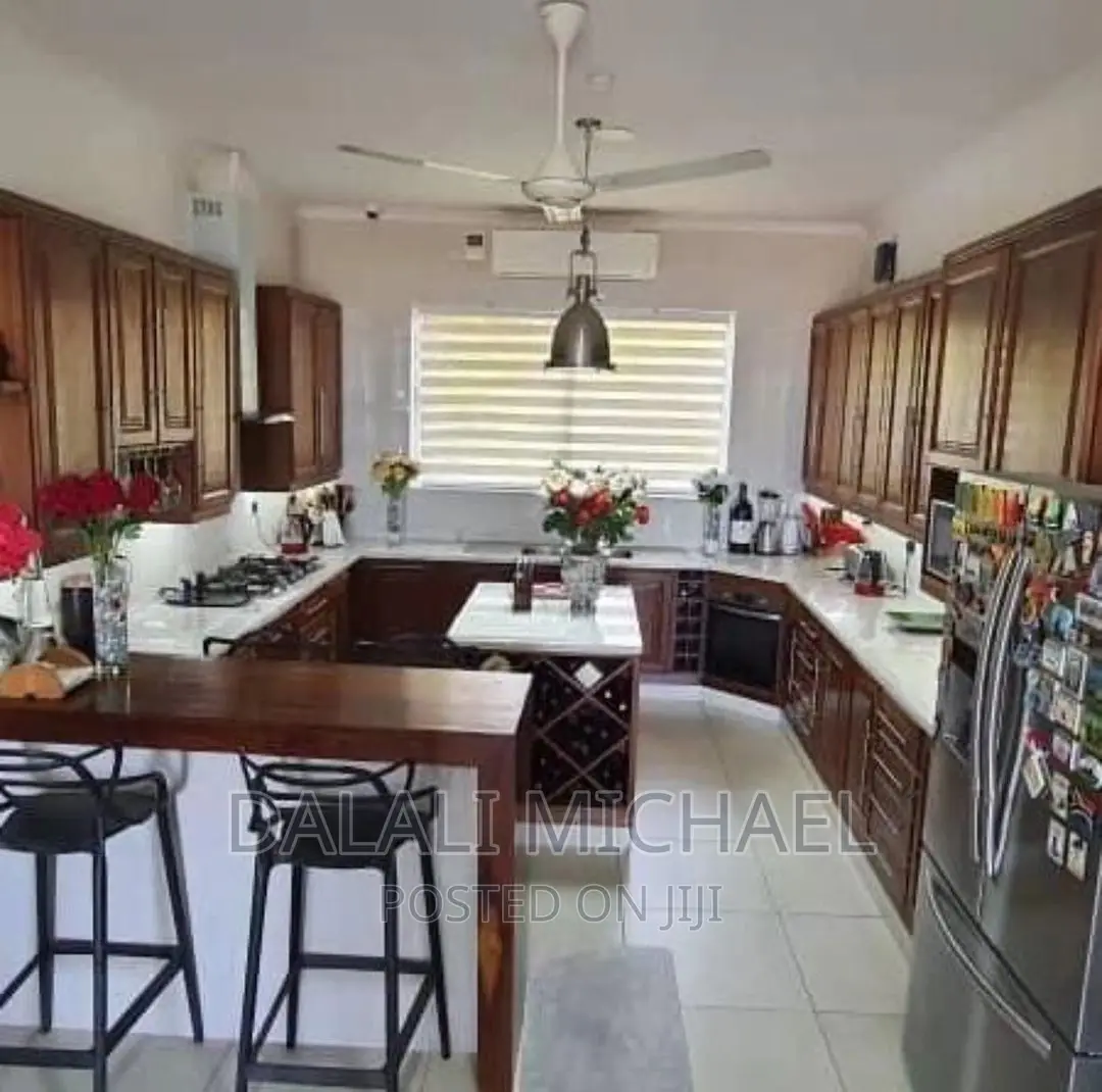 5bdrm House in Bahari Beach, Kunduchi for sale