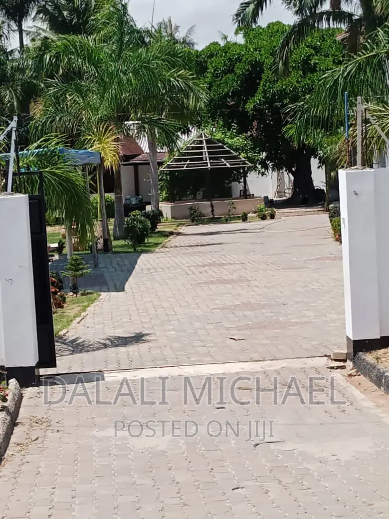 Furnished 6bdrm Bungalow in Baharibeach, Kunduchi for rent