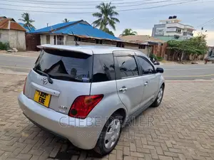 Toyota IST 2003 Silver