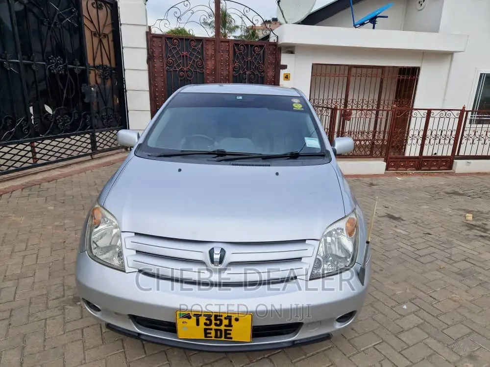 Toyota IST 2003 Silver