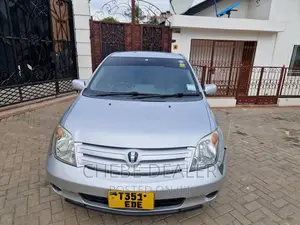 Toyota IST 2003 Silver
