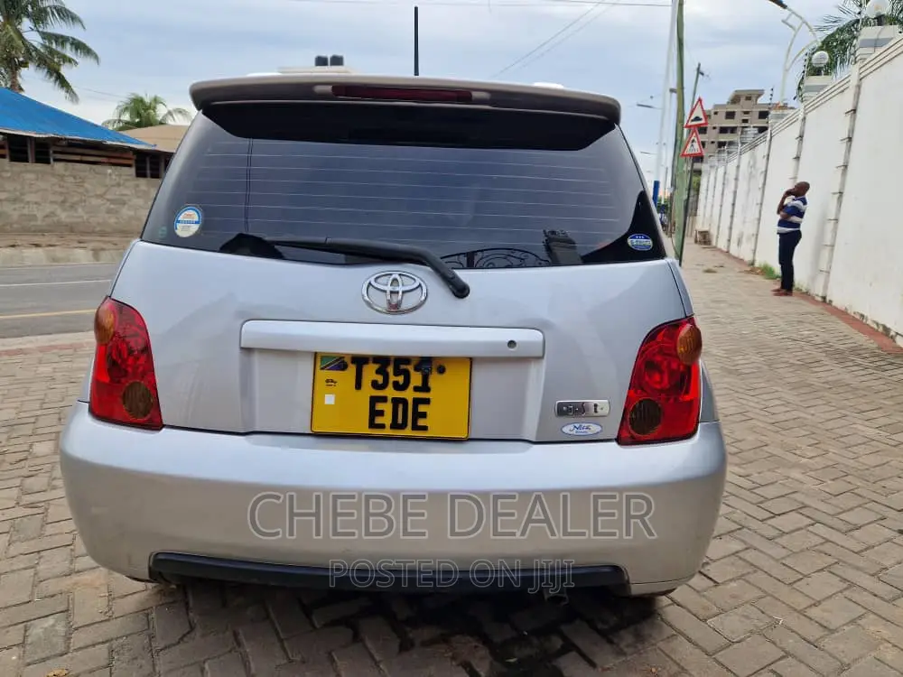 Toyota IST 2003 Silver