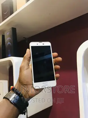 Sharp Aquos Sense 2 SHV43 32 GB Gold