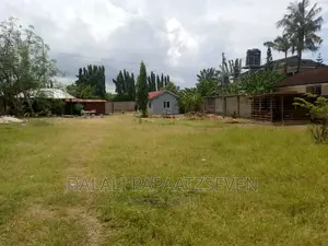 Eneo Lenye Ukubwa Wa SQMT 1800 Linauzwa Lipo Bahari Beach
